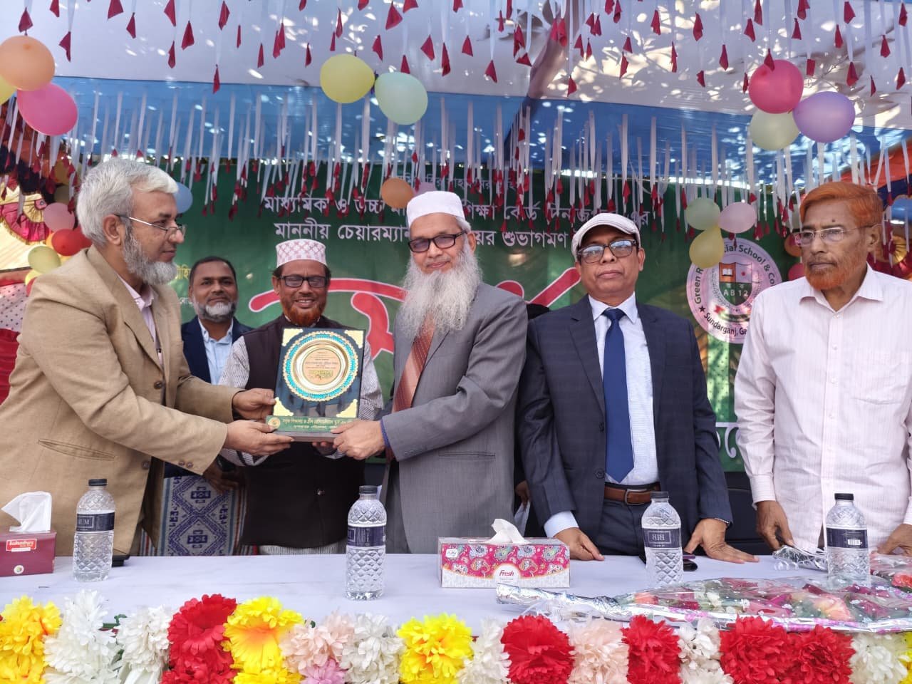 সুন্দরগঞ্জে শিক্ষাবোর্ড চেয়ারম্যানকে সংবর্ধনা